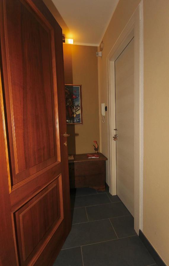 L'Adret Hotell Gressan Exteriör bild